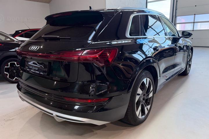 Sort Audi e-tron fra 2023