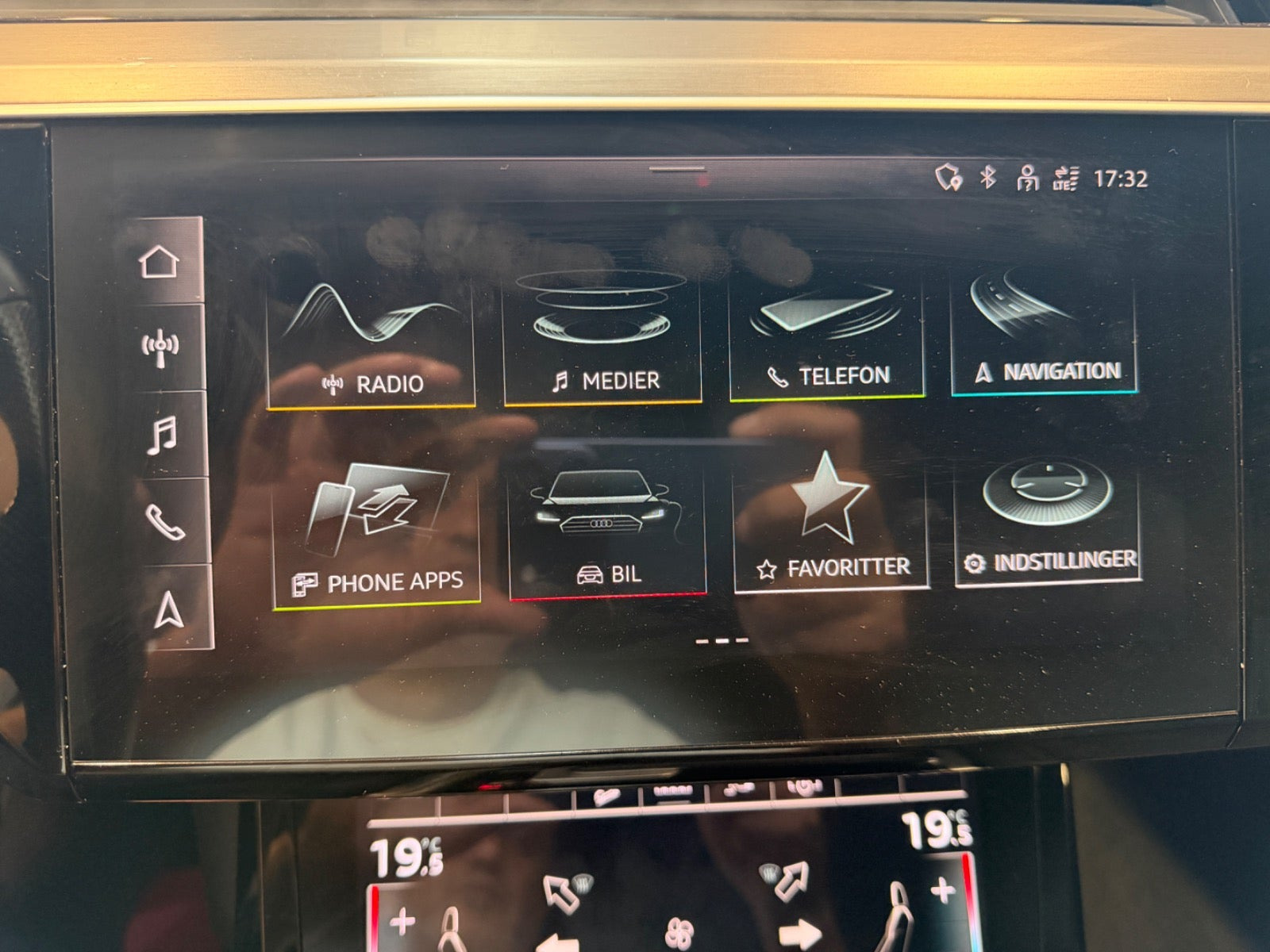 Sort Audi e-tron fra 2023