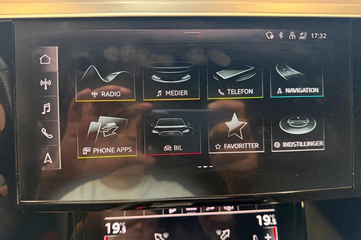 Sort Audi e-tron fra 2023