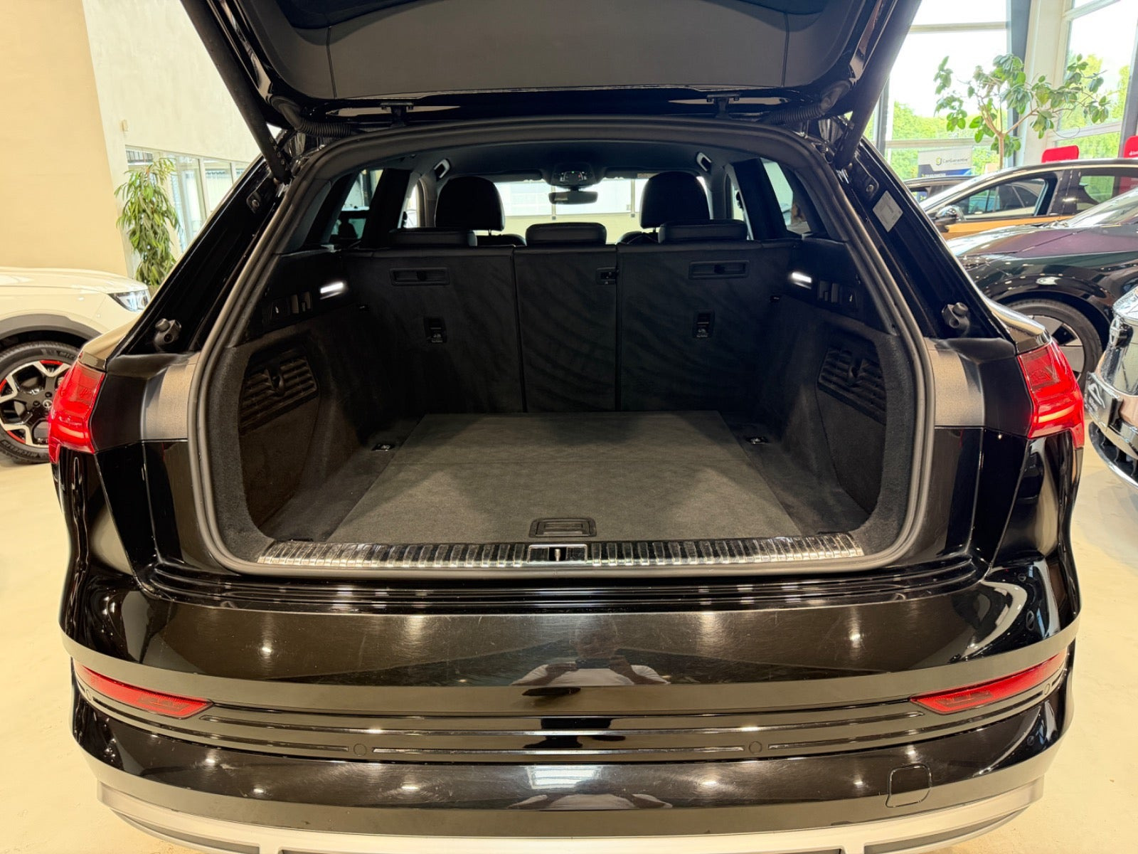 Sort Audi e-tron fra 2023
