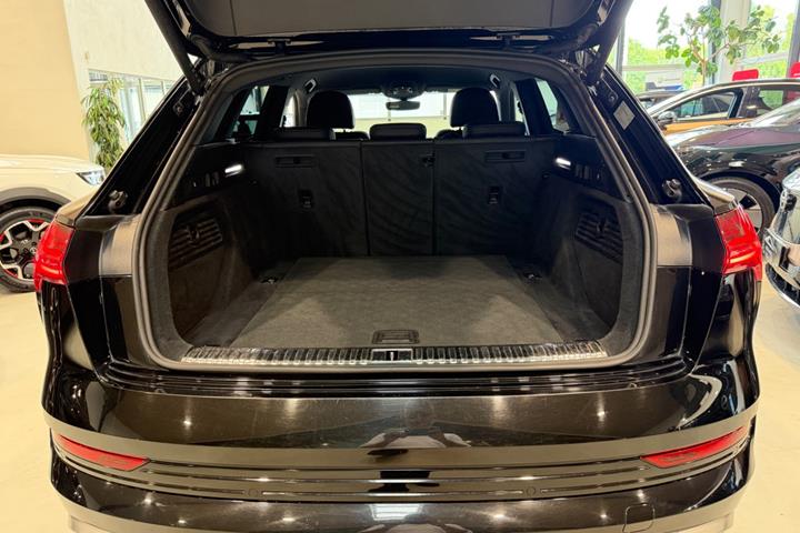 Sort Audi e-tron fra 2023