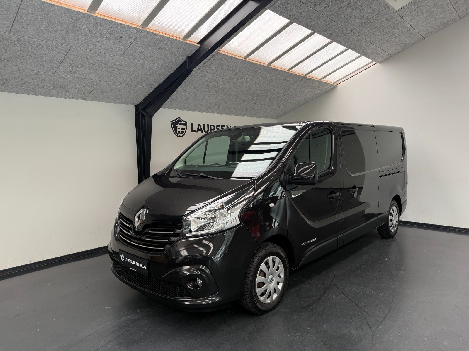 Sort Renault Trafic T29 fra 2016