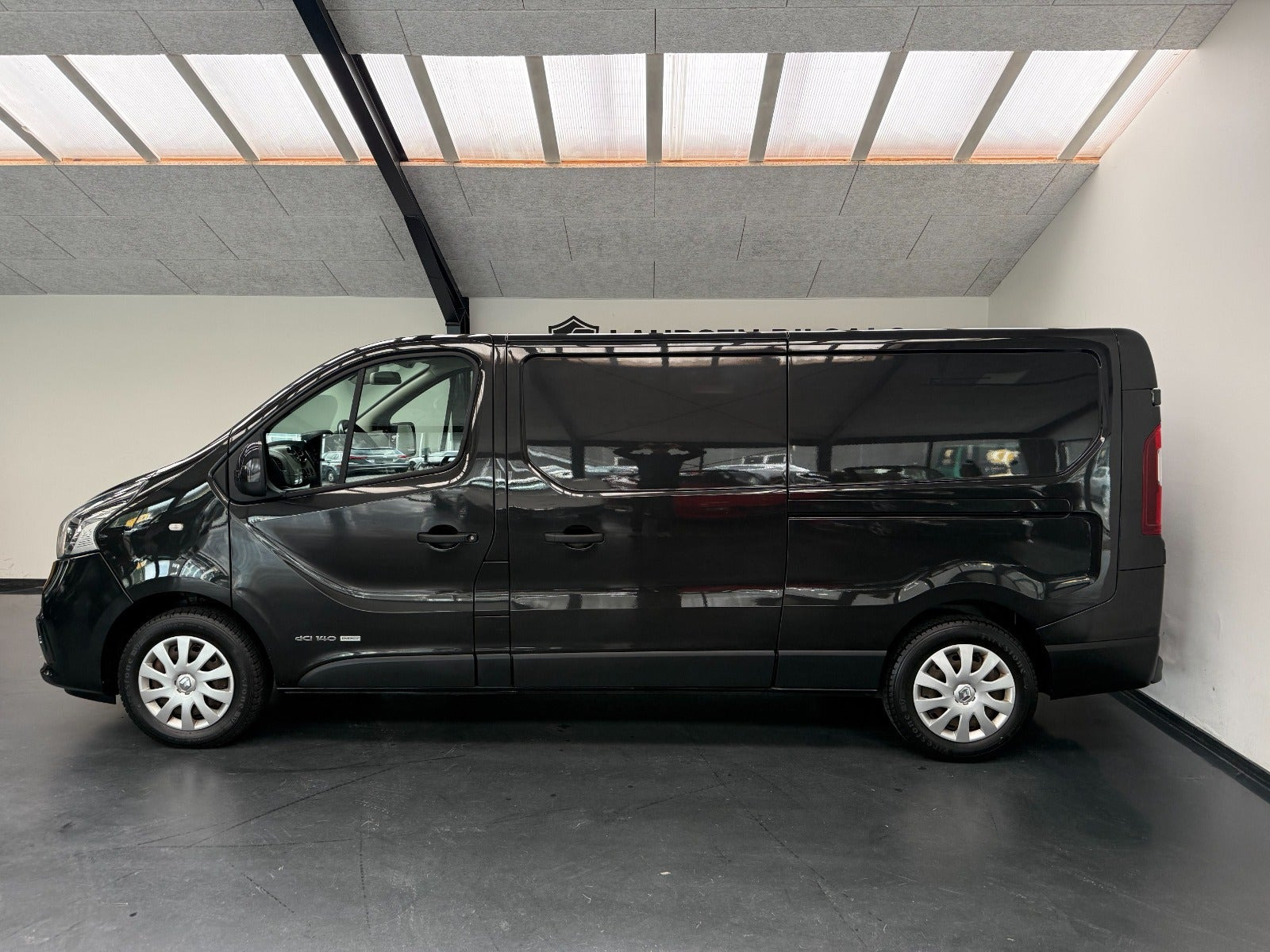 Sort Renault Trafic T29 fra 2016