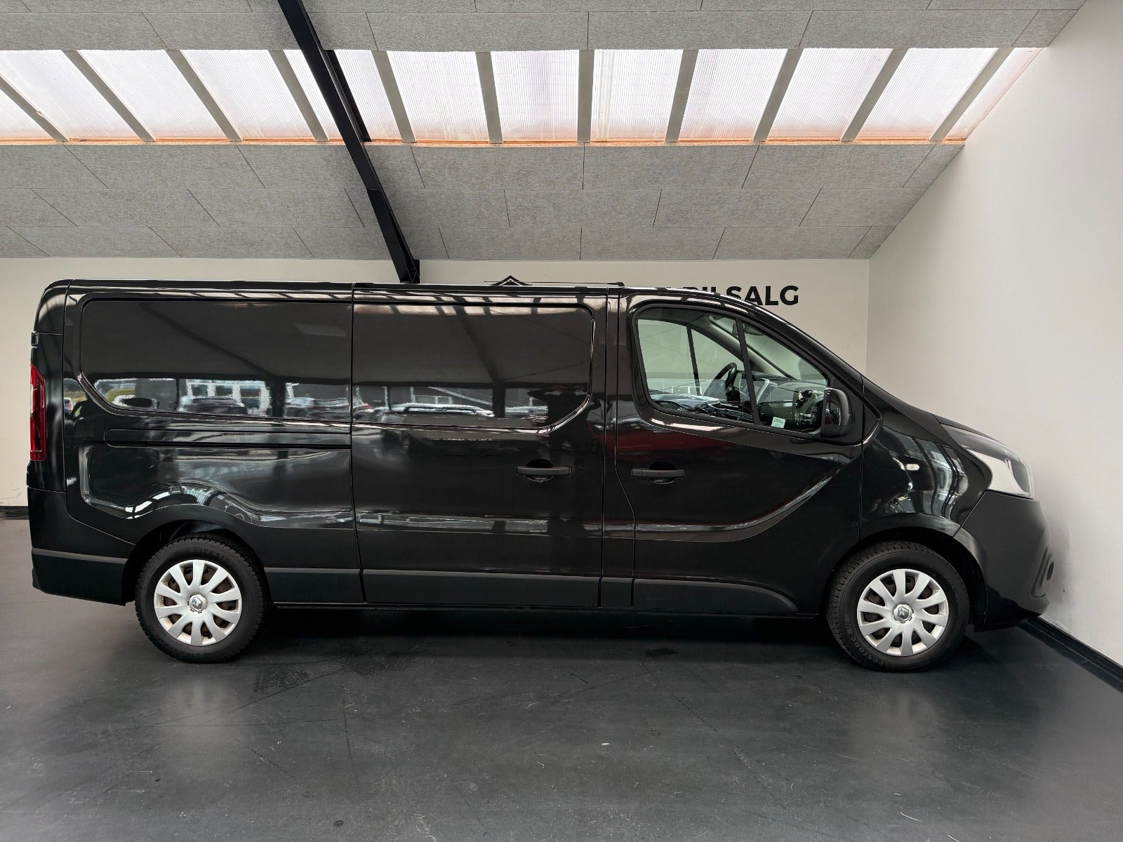 Sort Renault Trafic T29 fra 2016