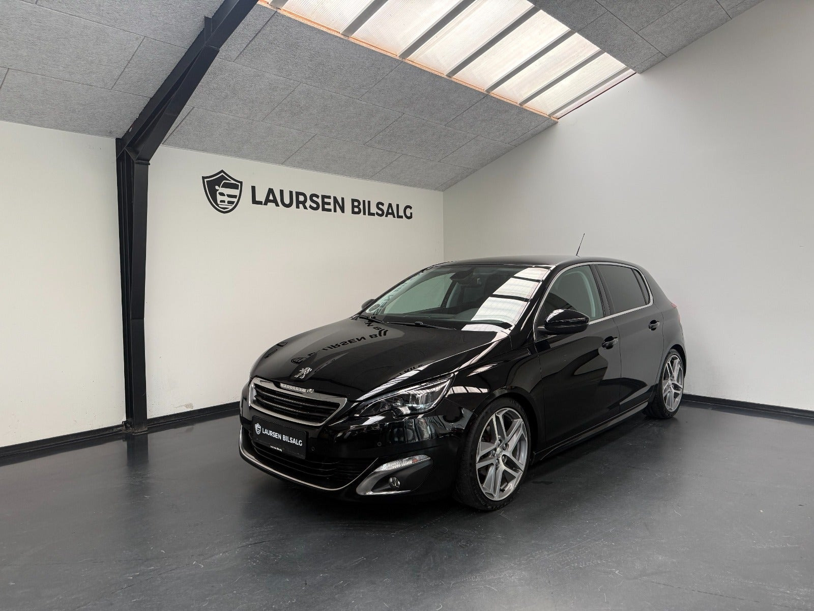 Sort Peugeot 308 fra 2015