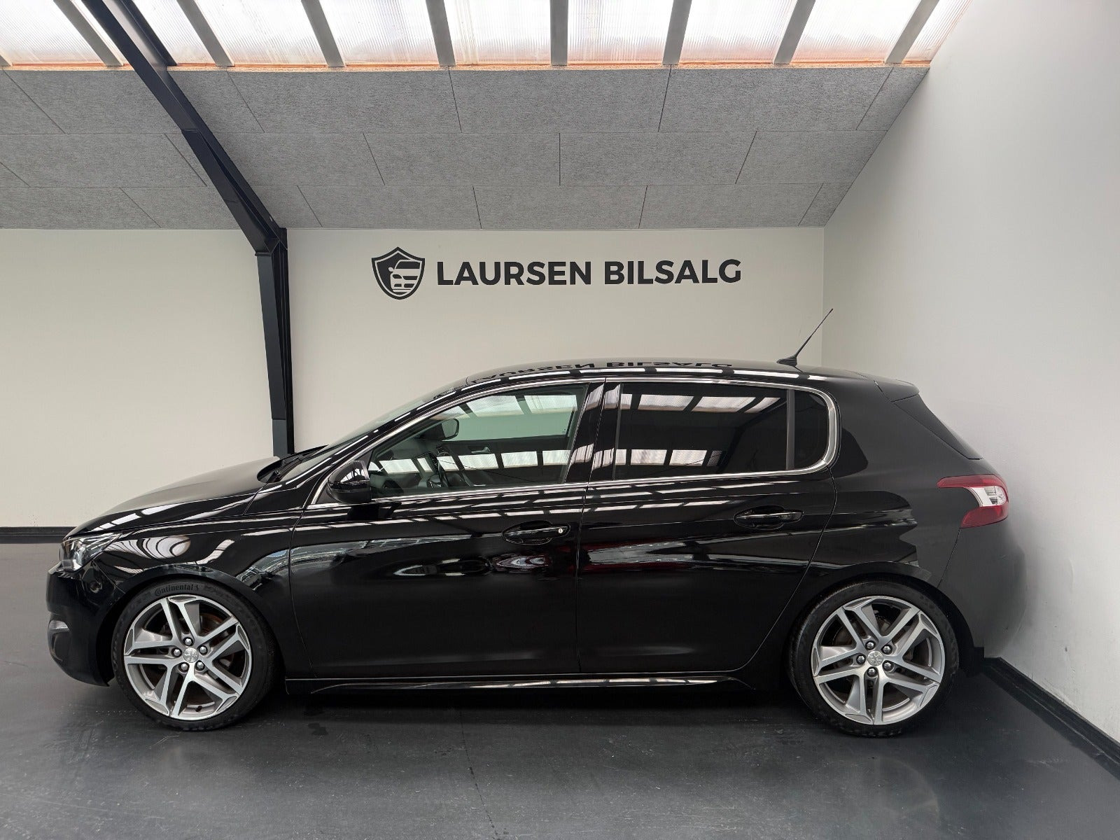 Sort Peugeot 308 fra 2015