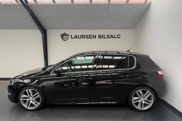 Sort Peugeot 308 fra 2015