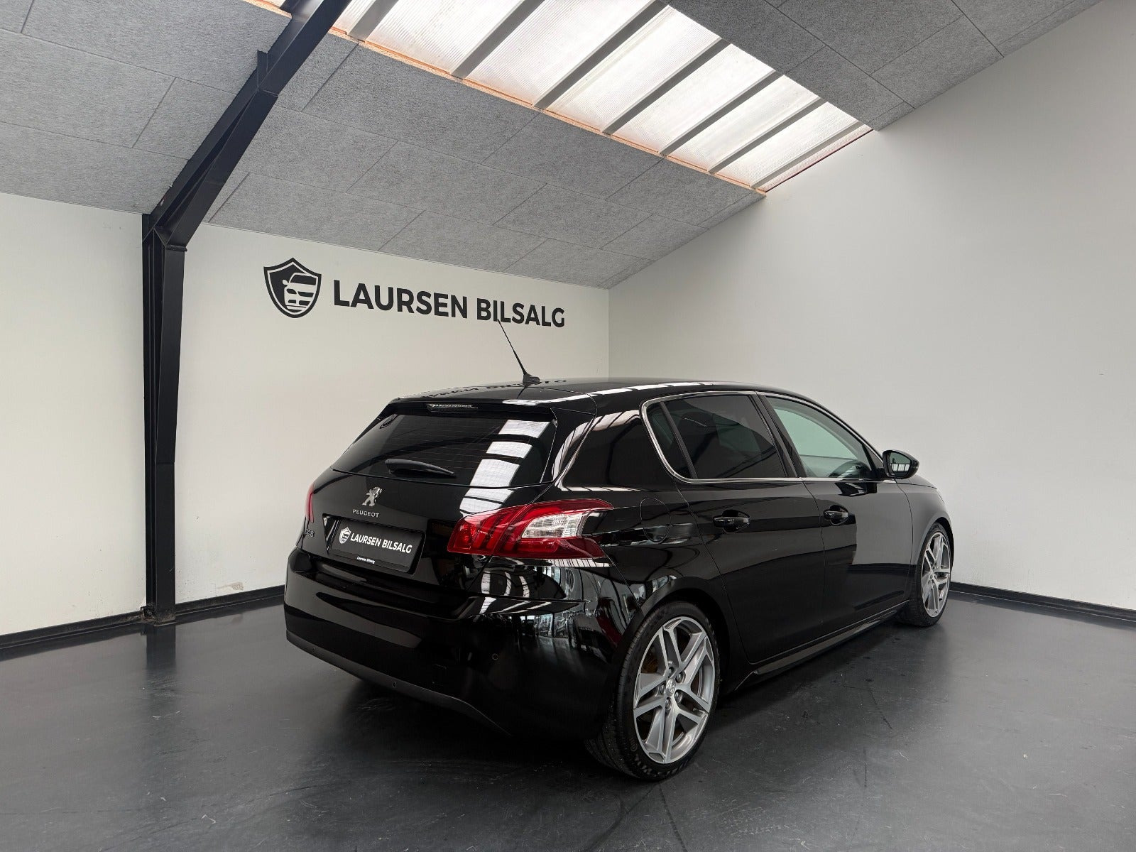 Sort Peugeot 308 fra 2015