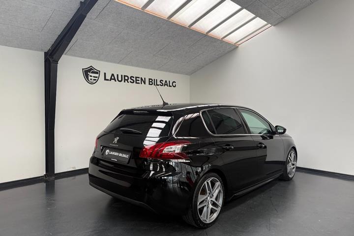 Sort Peugeot 308 fra 2015