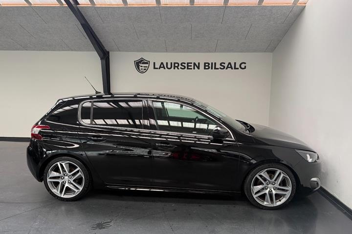 Sort Peugeot 308 fra 2015