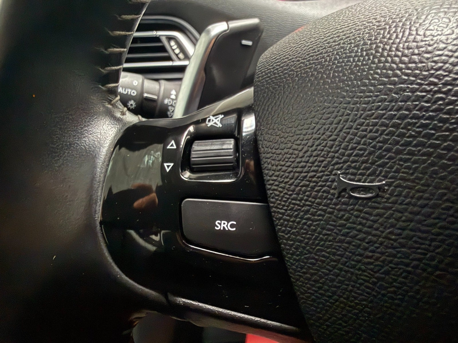 Sort Peugeot 308 fra 2015