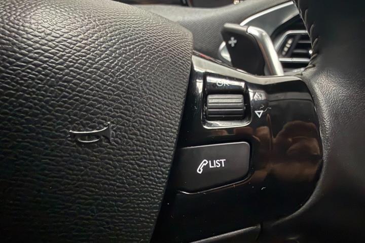 Sort Peugeot 308 fra 2015
