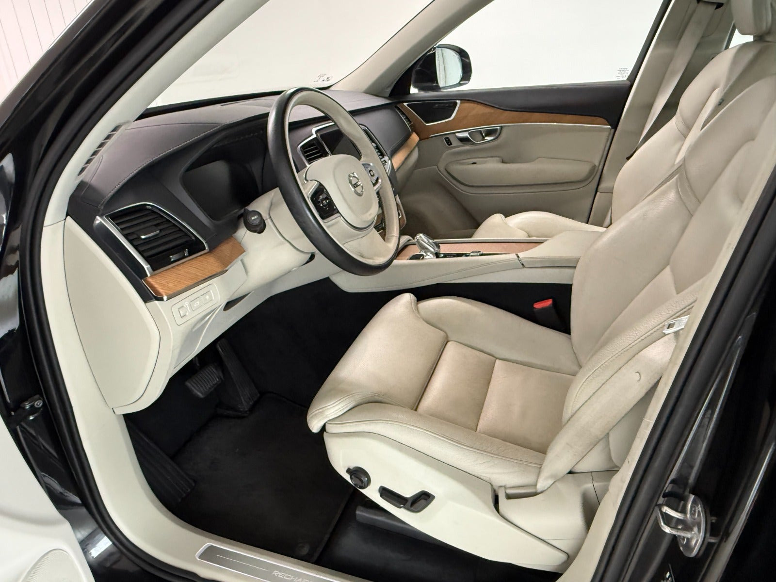 Sort Volvo XC90 fra 2022
