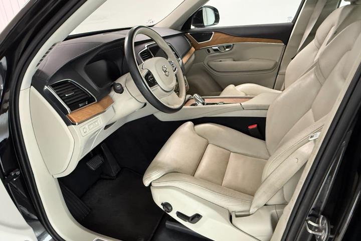 Sort Volvo XC90 fra 2022