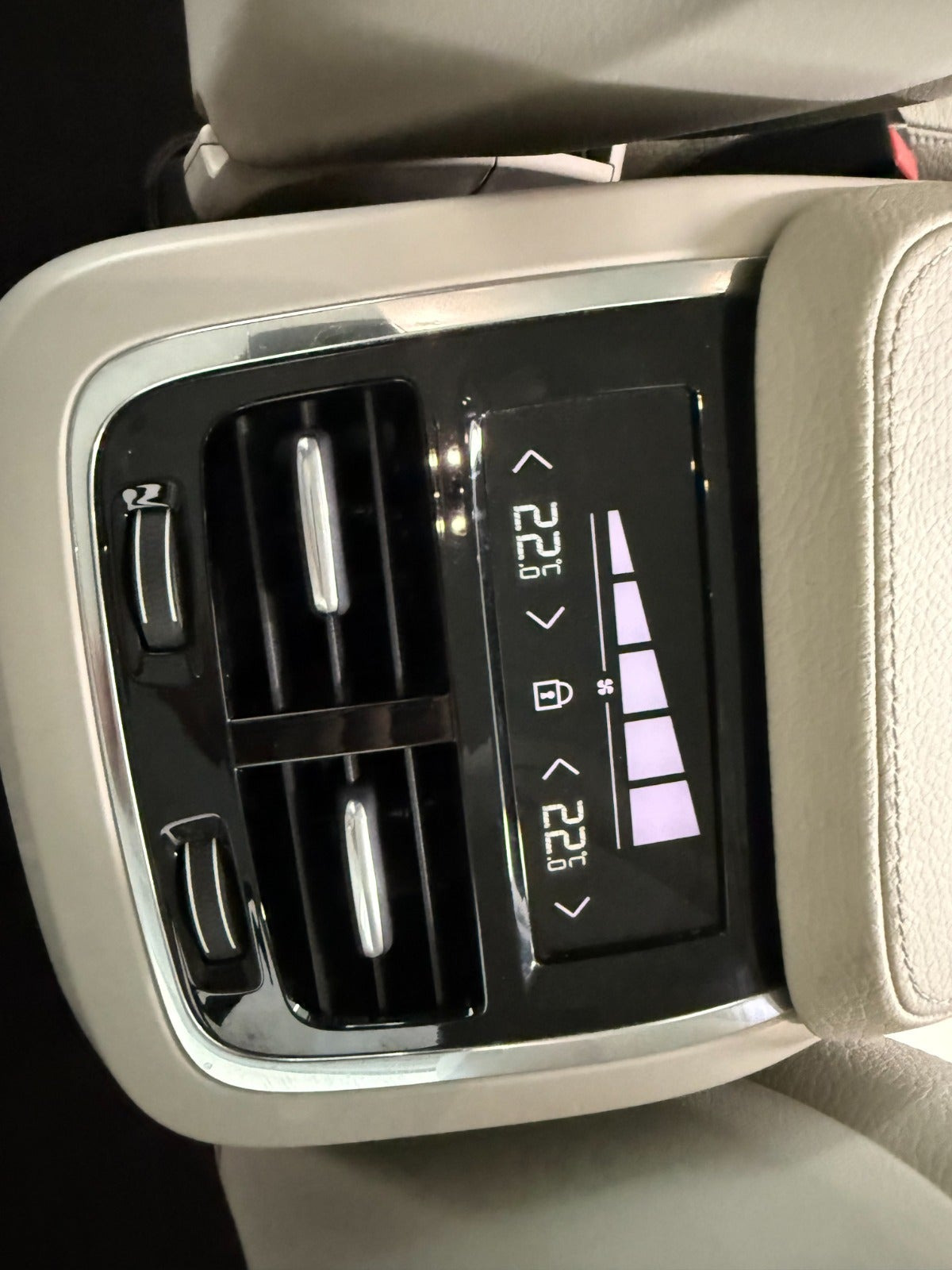 Sort Volvo XC90 fra 2022