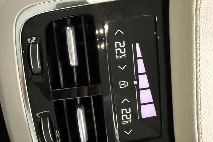 Sort Volvo XC90 fra 2022