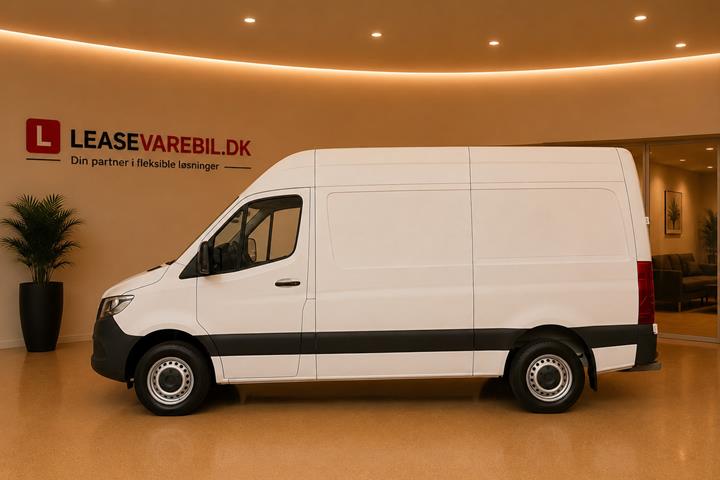 Hvid Mercedes Sprinter 317 fra 2021