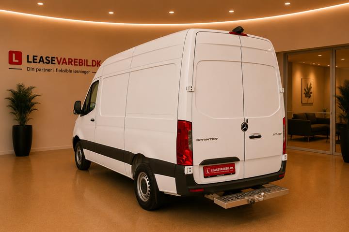 Hvid Mercedes Sprinter 317 fra 2021