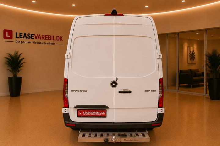 Hvid Mercedes Sprinter 317 fra 2021