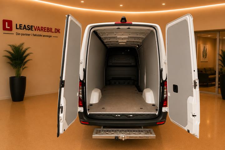 Hvid Mercedes Sprinter 317 fra 2021