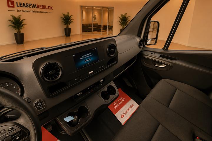 Hvid Mercedes Sprinter 317 fra 2021