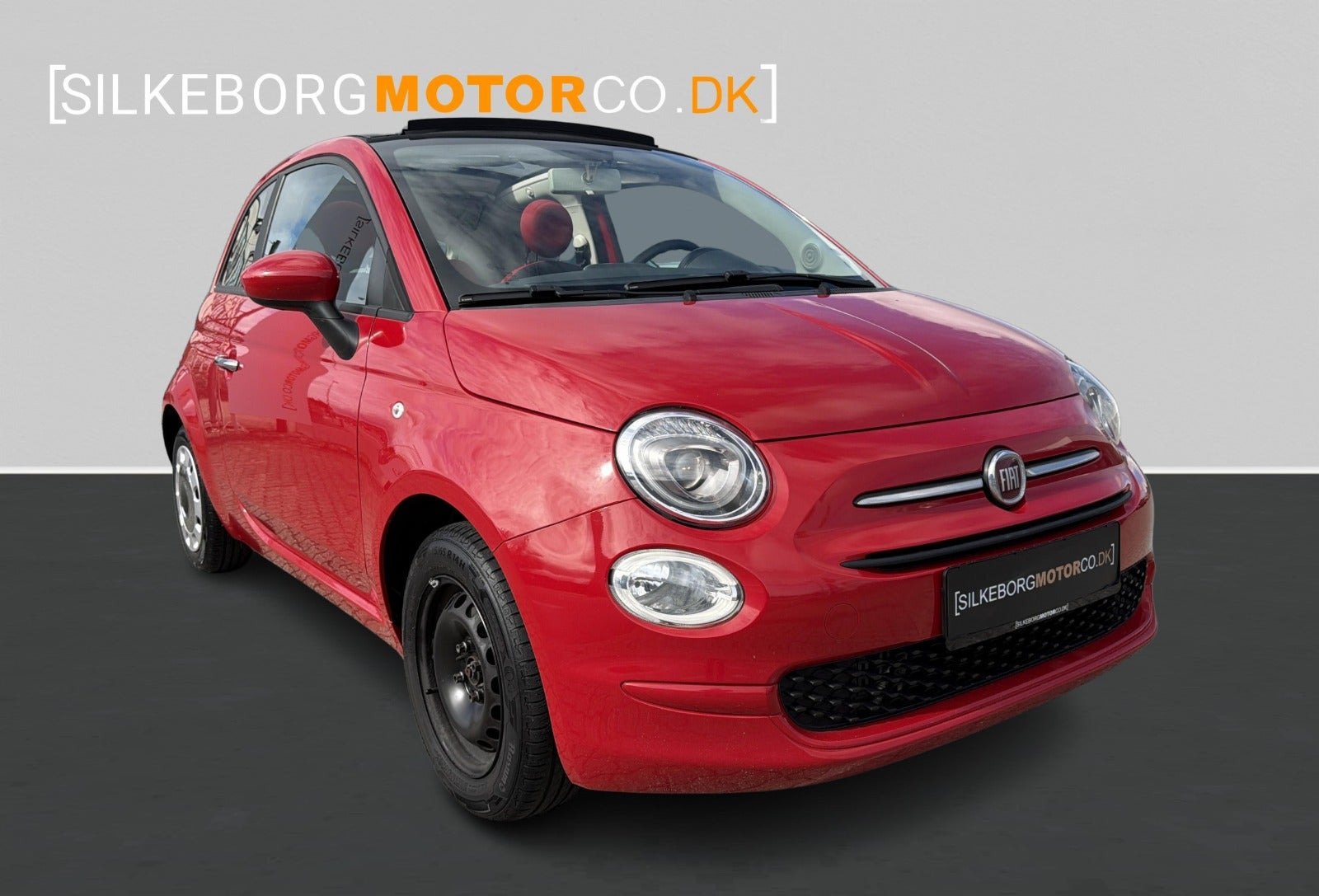 Rød Fiat 500C fra 2017