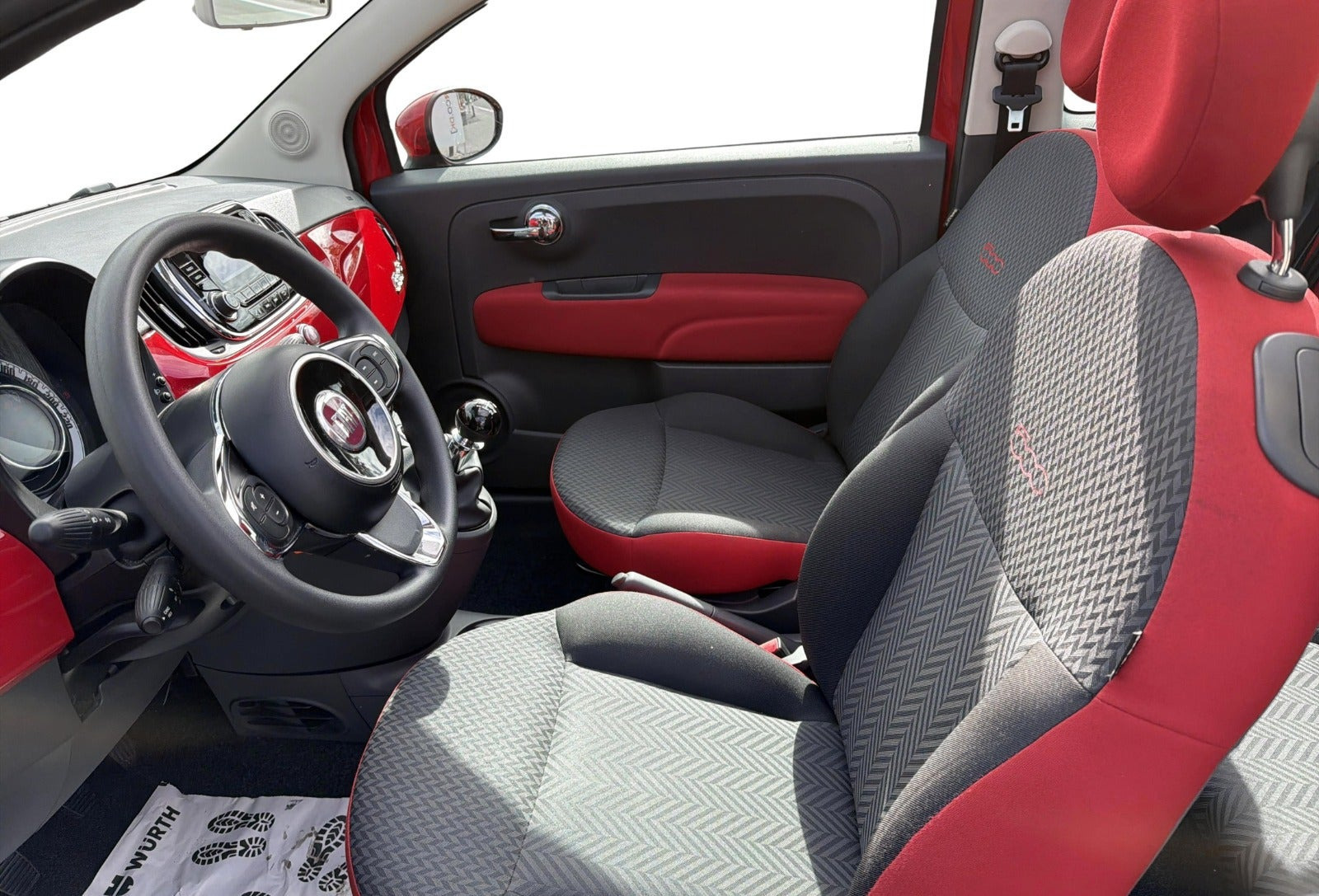 Rød Fiat 500C fra 2017