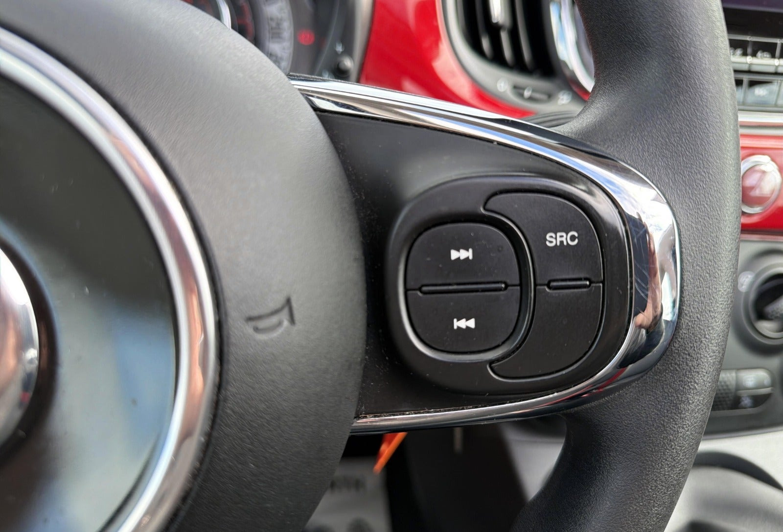 Rød Fiat 500C fra 2017