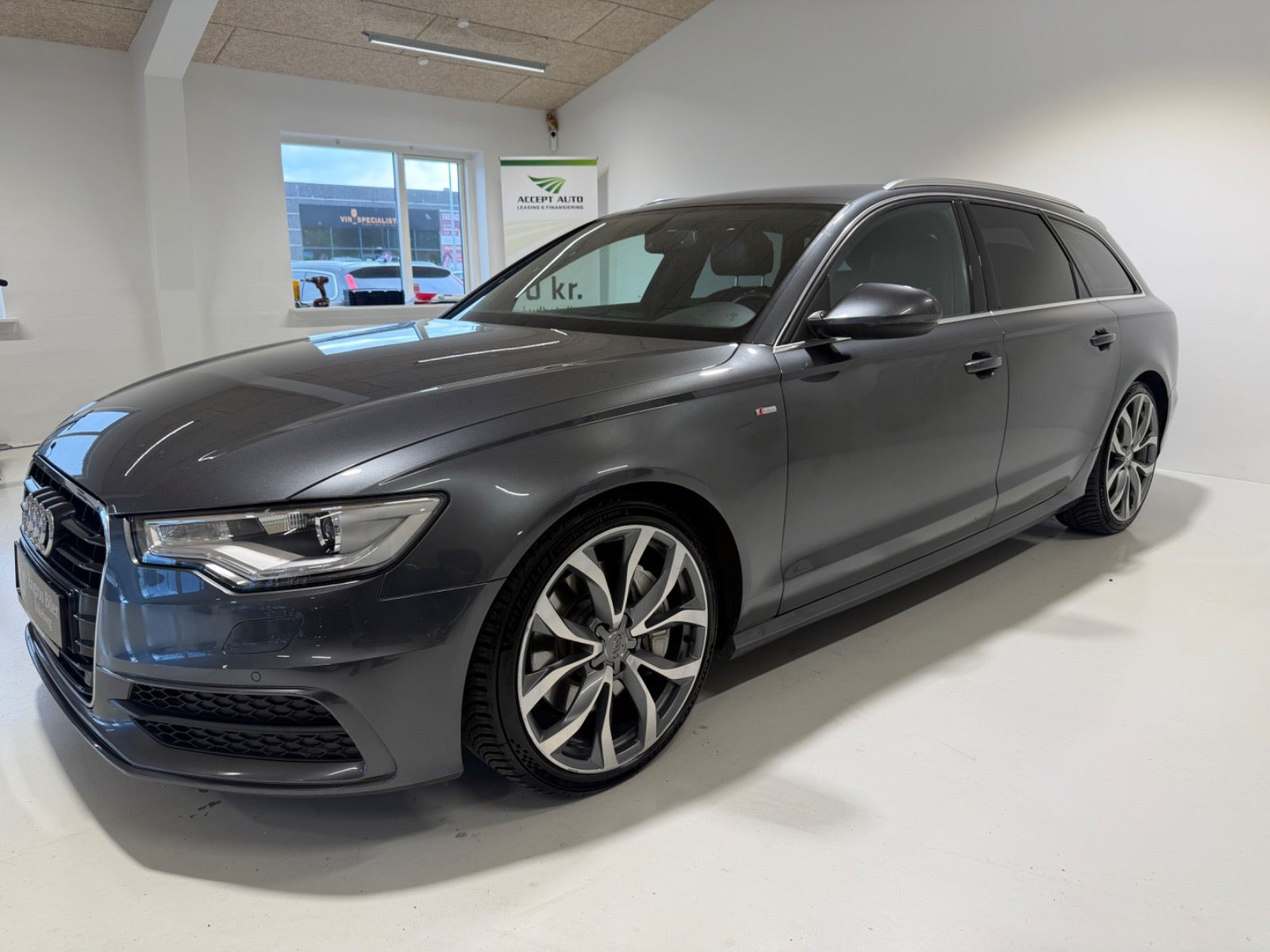 Grå Audi A6 fra 2014