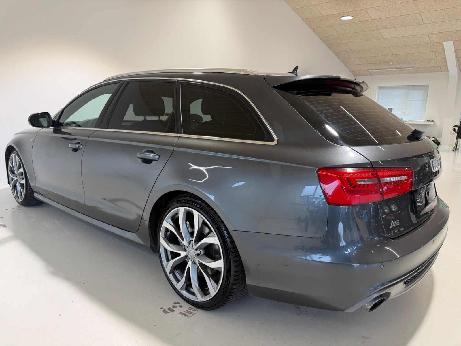 Grå Audi A6 fra 2014