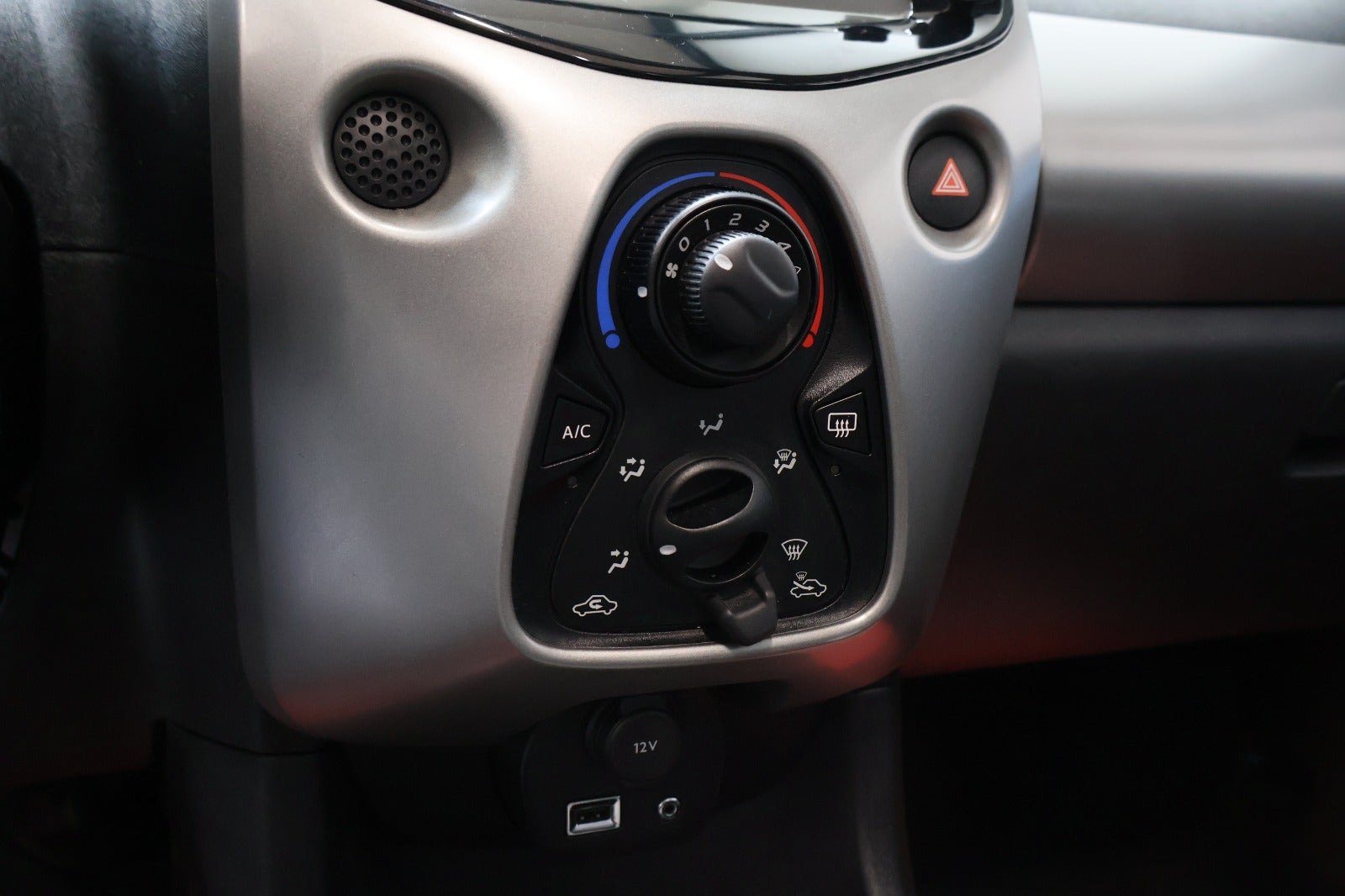 Blå Toyota Aygo fra 2015
