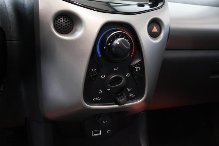 Blå Toyota Aygo fra 2015