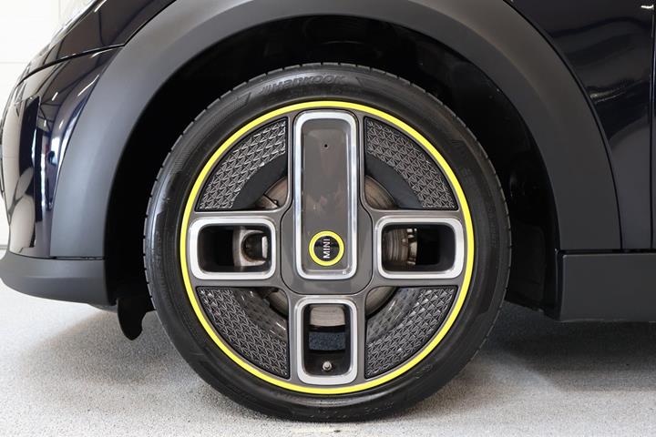 Sort Mini Cooper SE fra 2021