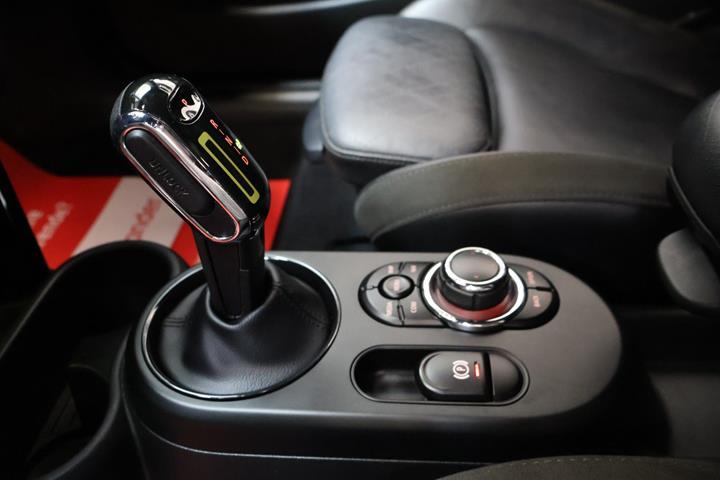 Sort Mini Cooper SE fra 2021
