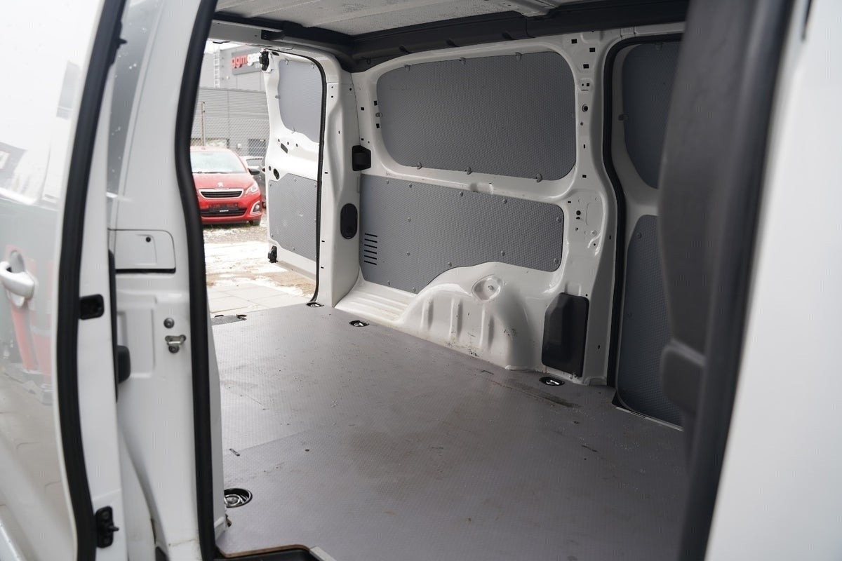 Hvid Peugeot Expert fra 2020
