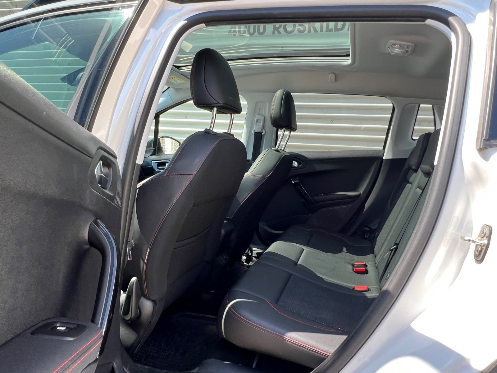 Hvid Peugeot 2008 fra 2018