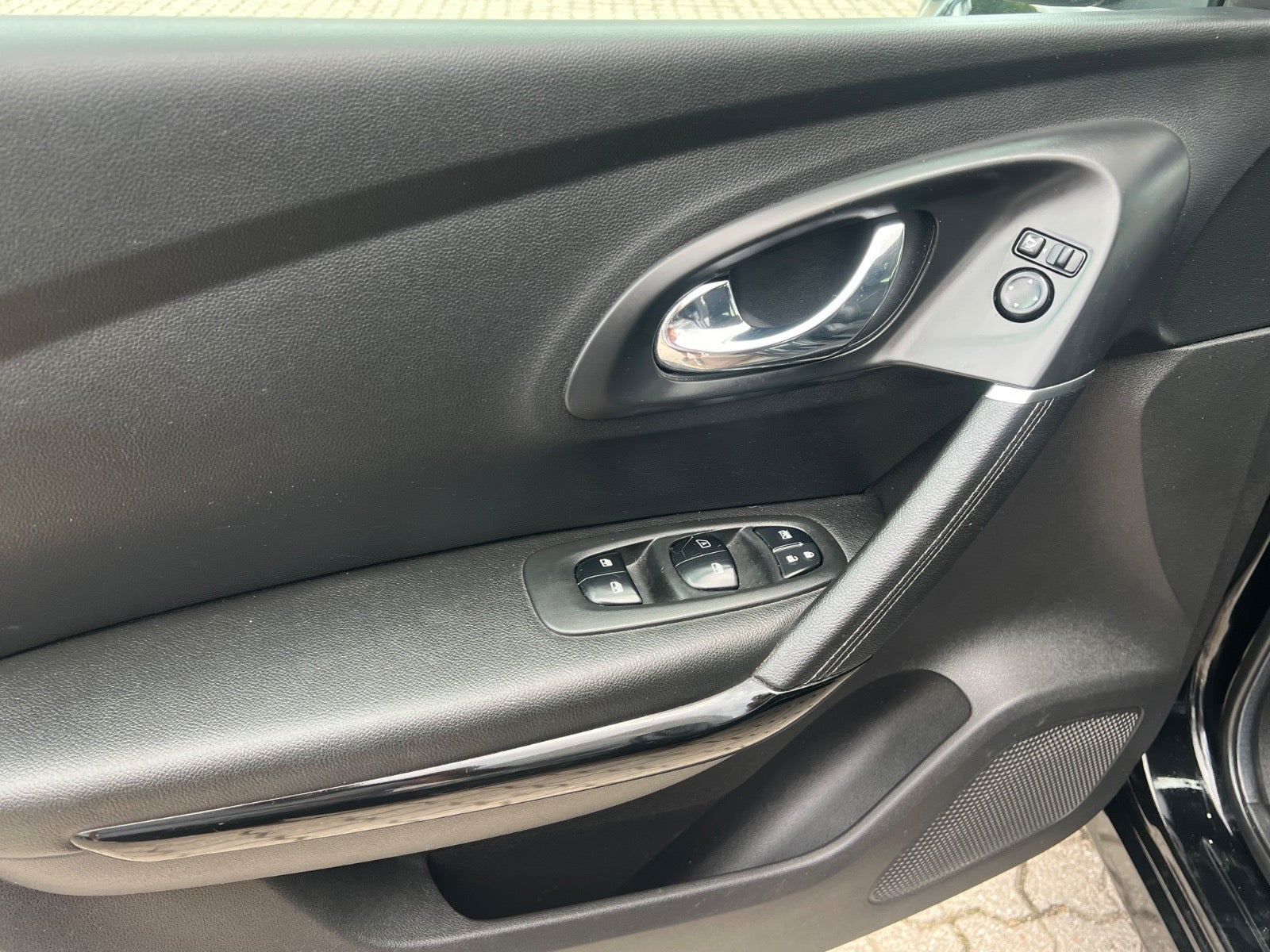 Sort Renault Kadjar fra 2016