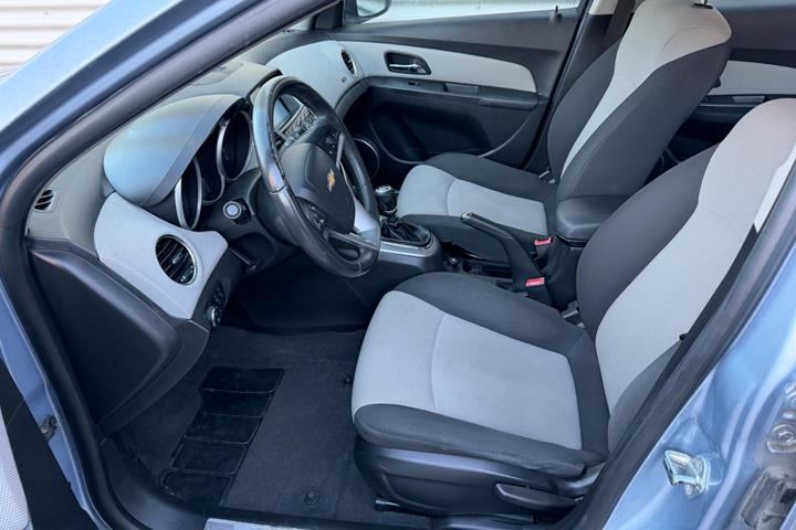Blå Chevrolet Cruze fra 2011