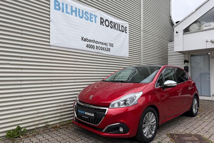 Rød Peugeot 208 fra 2019