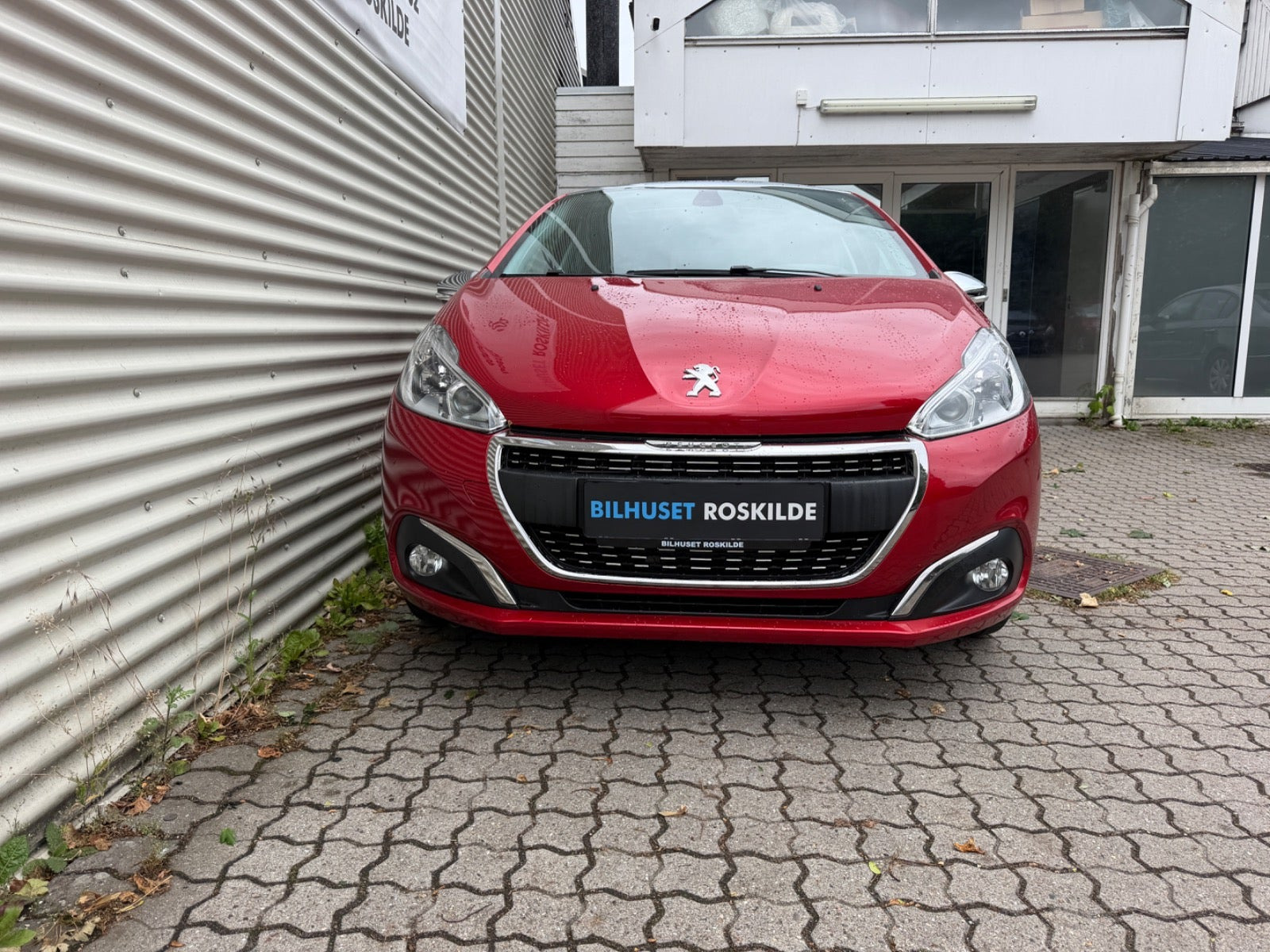 Rød Peugeot 208 fra 2019