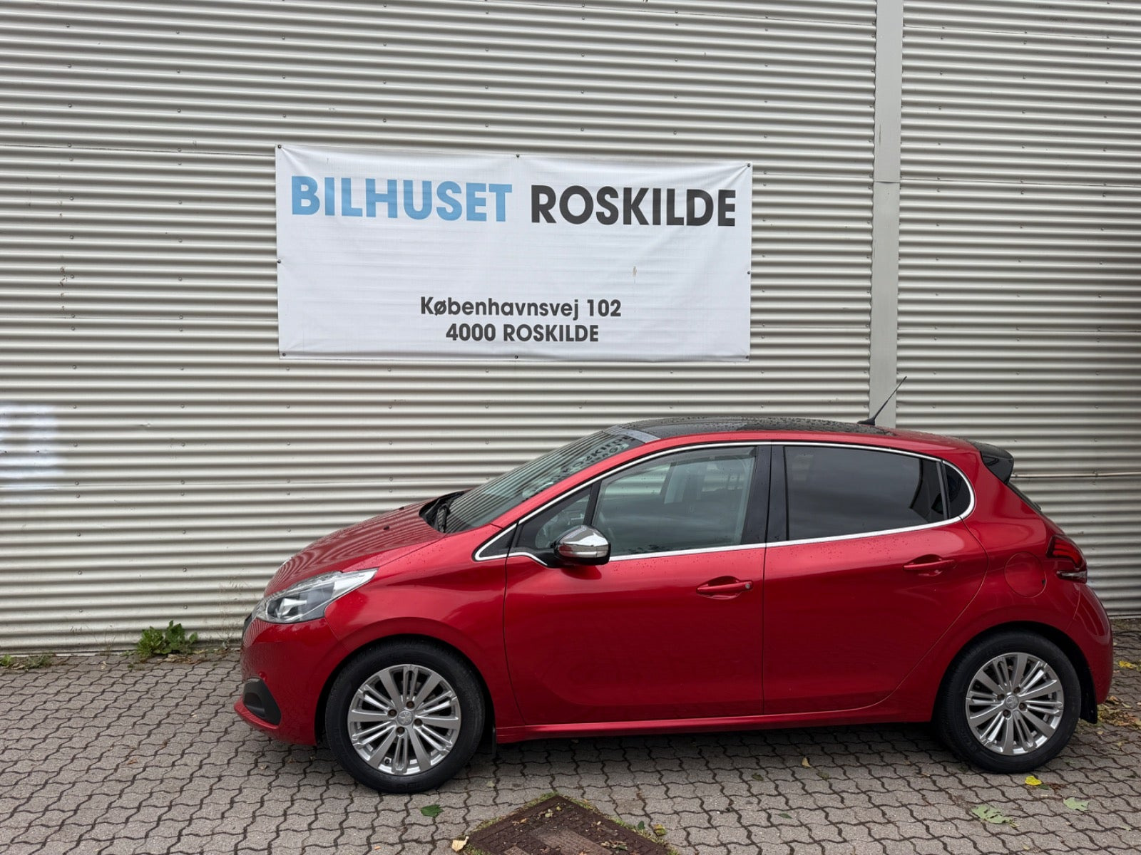 Rød Peugeot 208 fra 2019