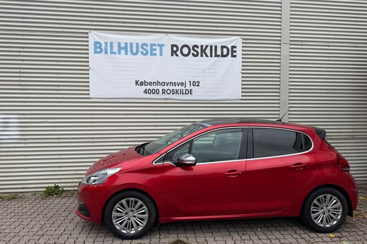 Rød Peugeot 208 fra 2019