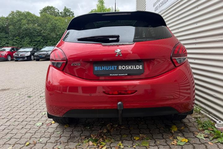 Rød Peugeot 208 fra 2019