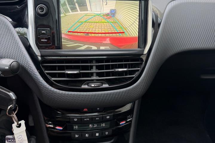 Rød Peugeot 208 fra 2019