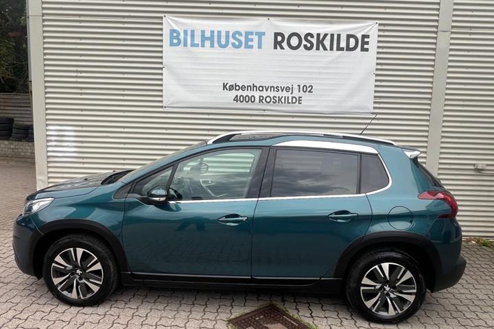 Grøn Peugeot 2008 fra 2019