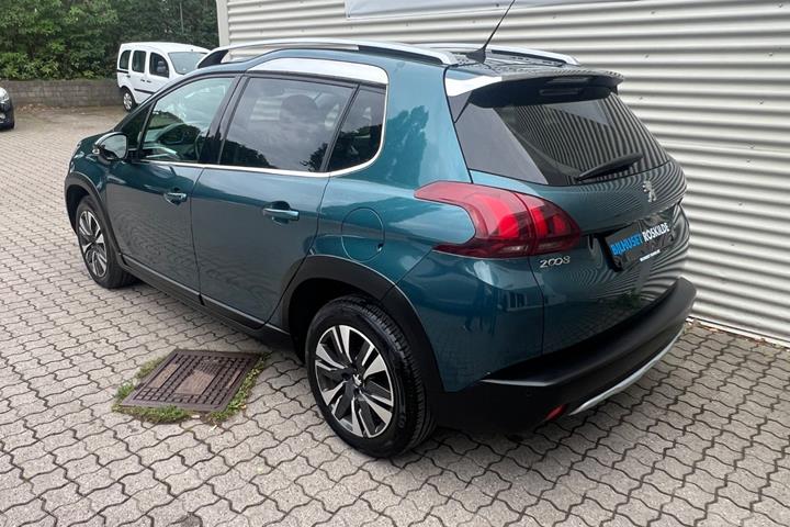 Grøn Peugeot 2008 fra 2019