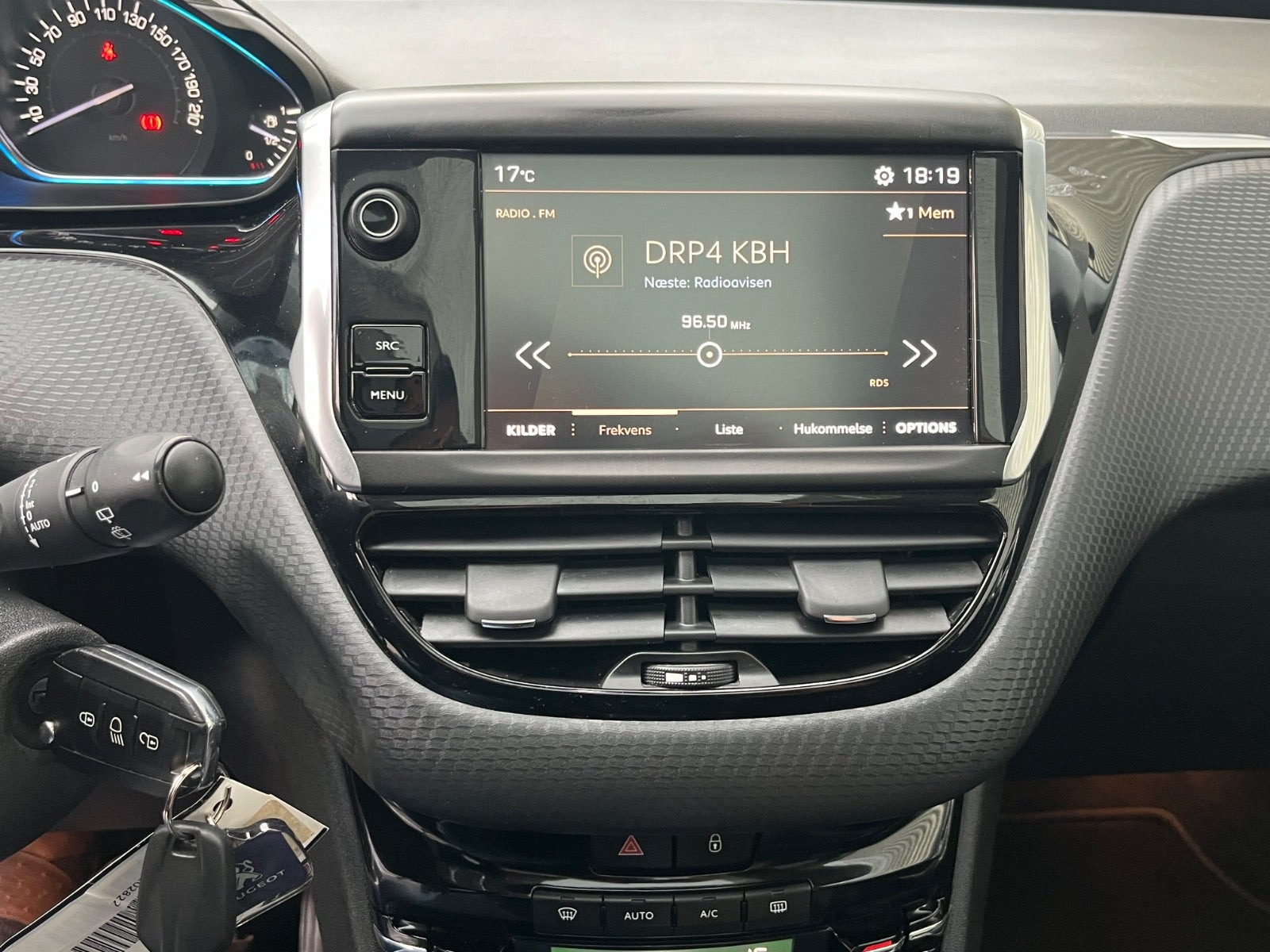 Grøn Peugeot 2008 fra 2019