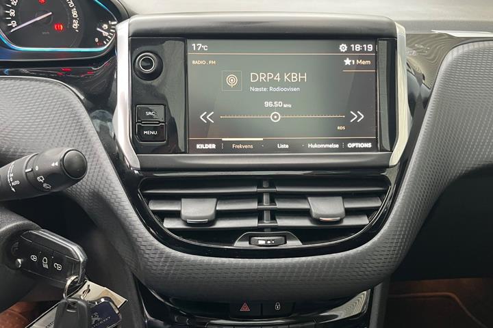Grøn Peugeot 2008 fra 2019