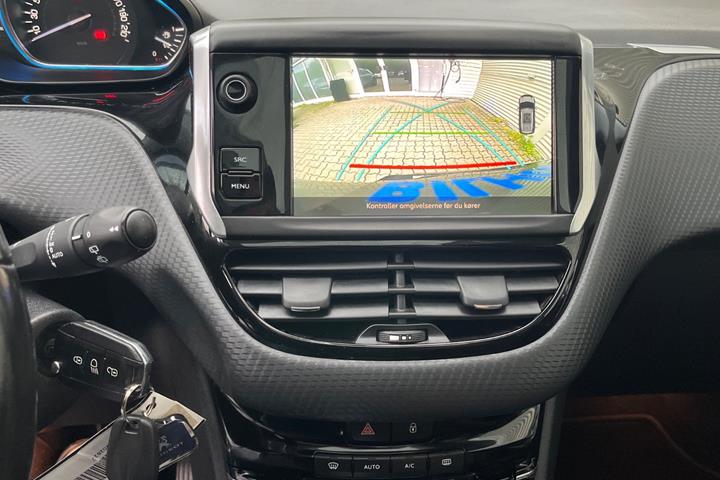 Grøn Peugeot 2008 fra 2019