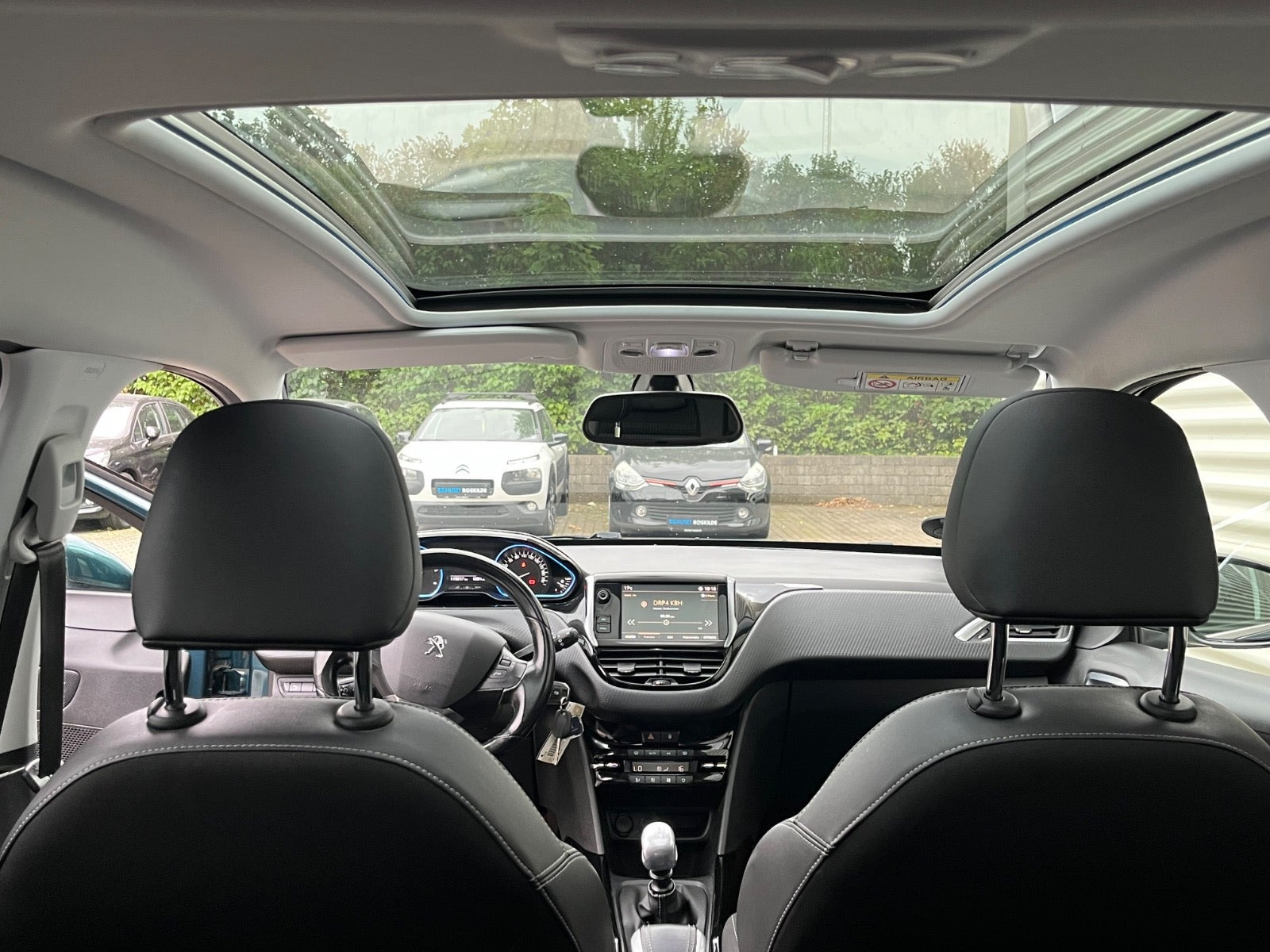 Grøn Peugeot 2008 fra 2019